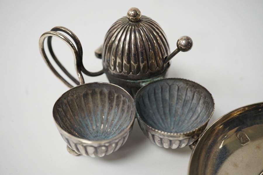 A 19th century white metal mounted horn snuff mull(split), 72mm, a small late Victorian silver cruet stand, a silver topped glass jar, a silver dish, small silver spoon and a white metal pill box. Condition - poor to fai